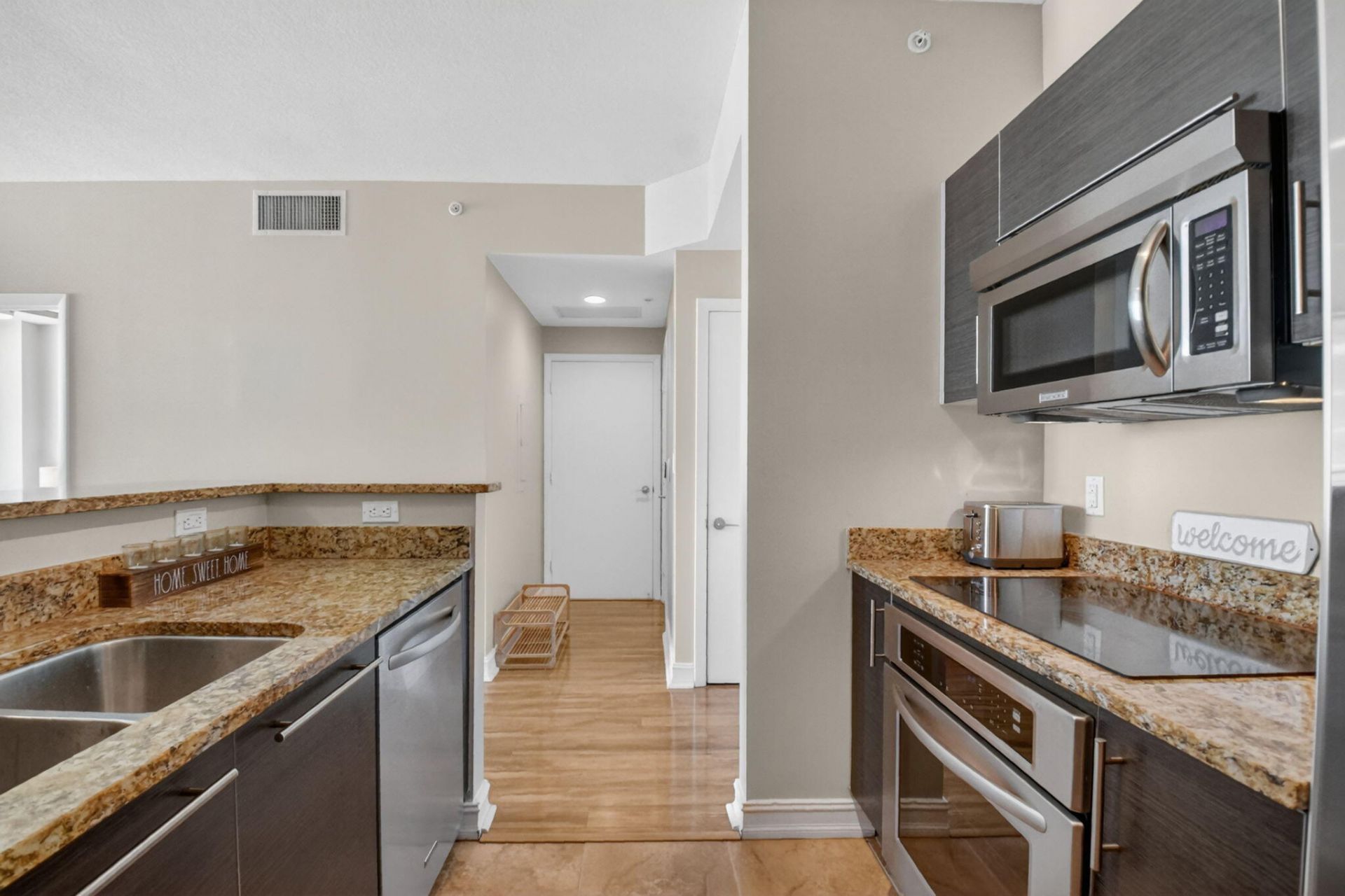 550 Okeechobee Boulevard, Unit 821, West Palm Beach, FL 33401 Photo