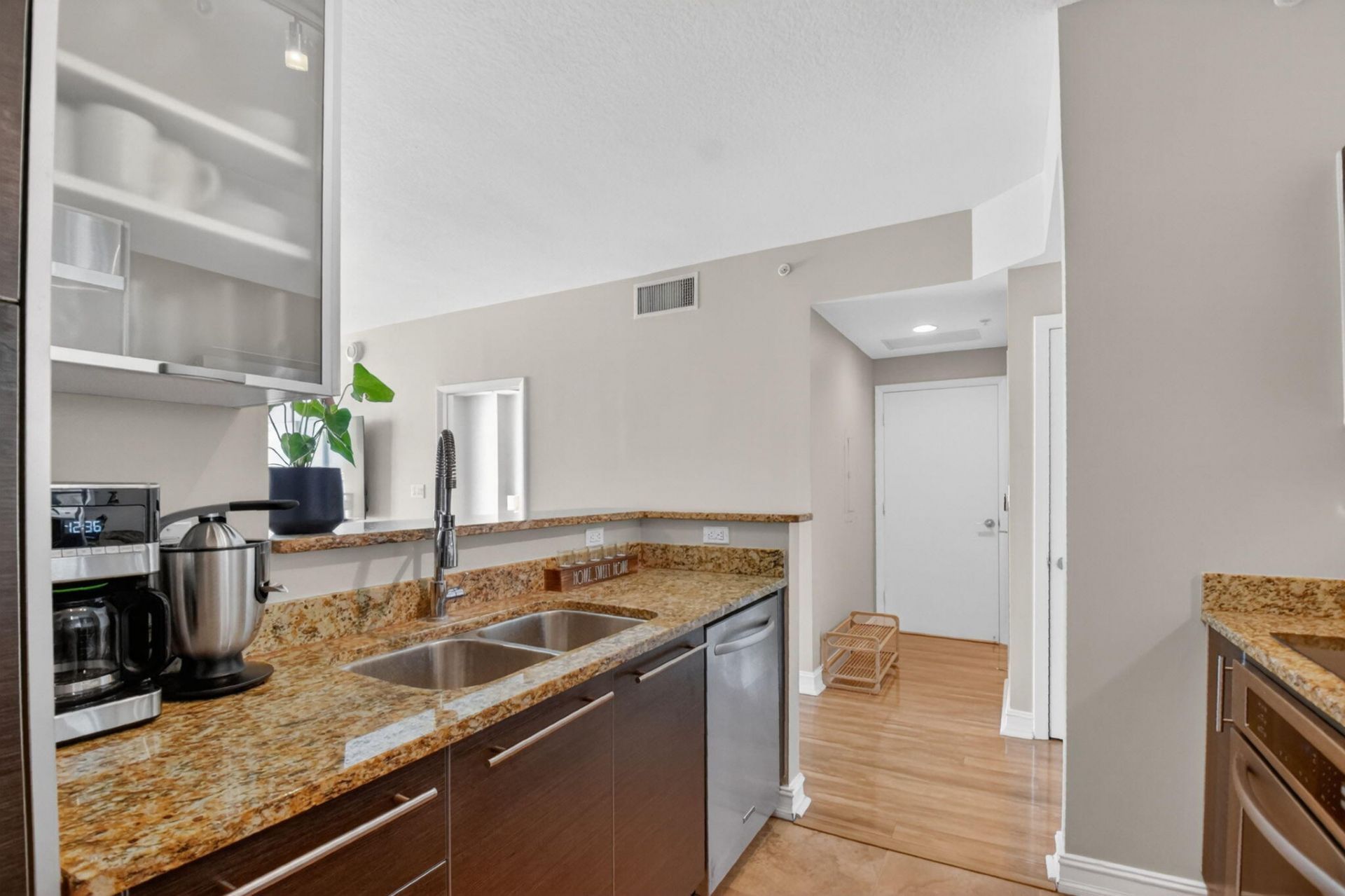 550 Okeechobee Boulevard, Unit 821, West Palm Beach, FL 33401 Photo