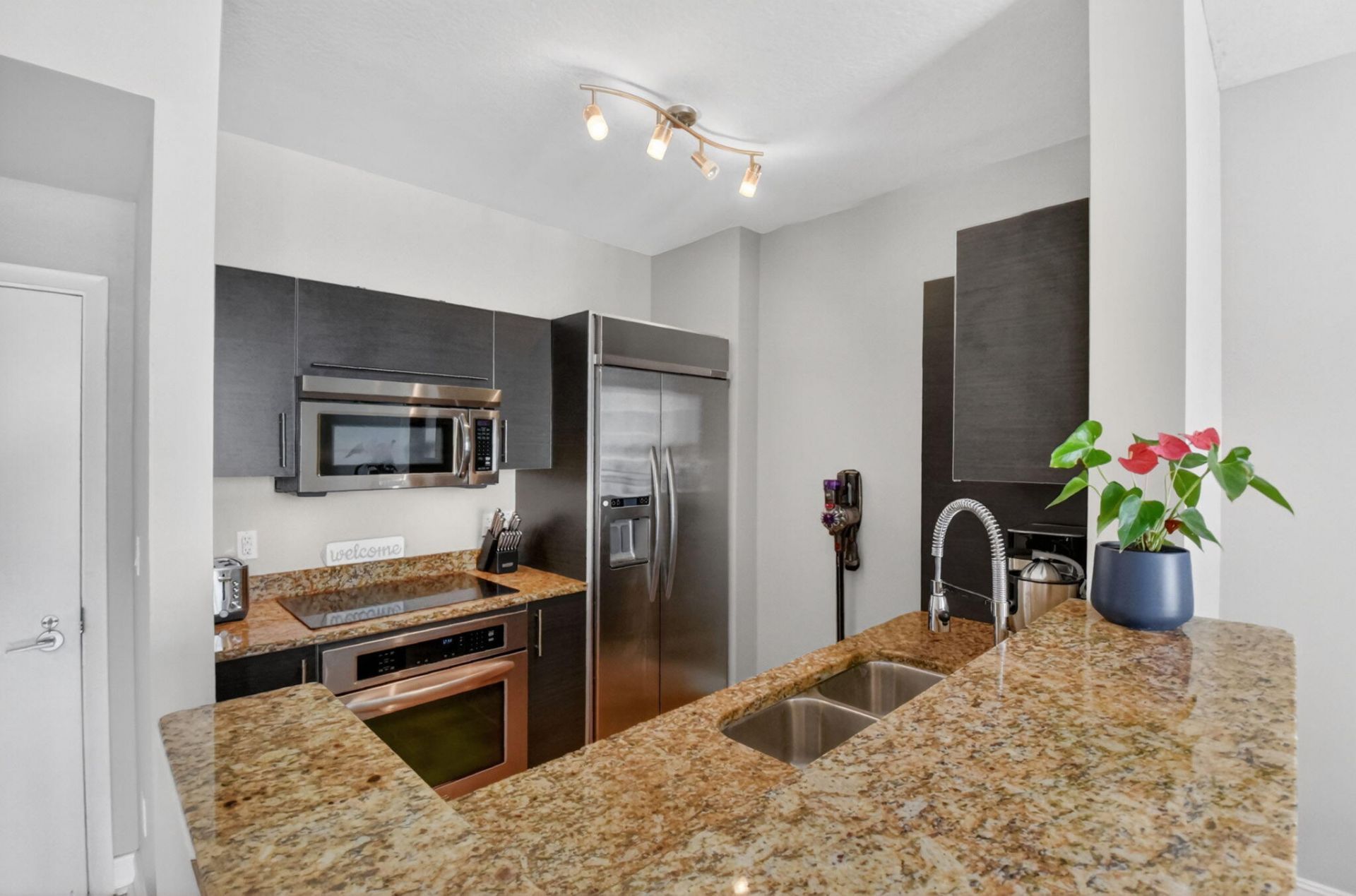 550 Okeechobee Boulevard, Unit 821, West Palm Beach, FL 33401 Photo