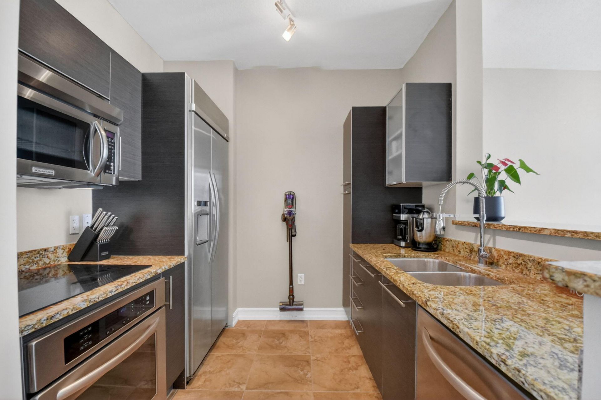 550 Okeechobee Boulevard, Unit 821, West Palm Beach, FL 33401 Photo