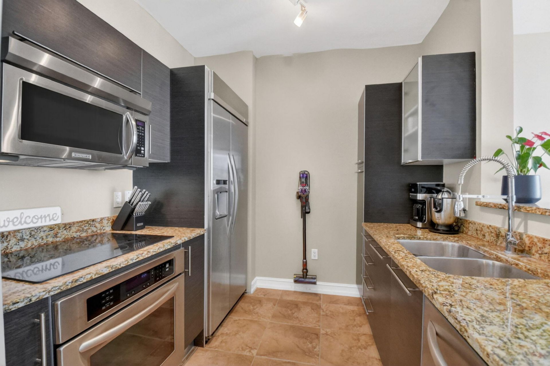 550 Okeechobee Boulevard, Unit 821, West Palm Beach, FL 33401 Photo