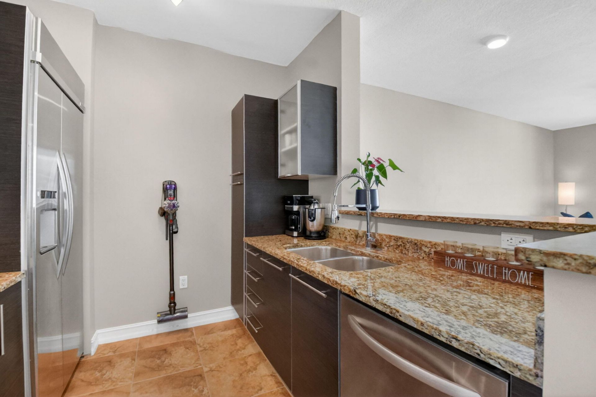 550 Okeechobee Boulevard, Unit 821, West Palm Beach, FL 33401 Photo