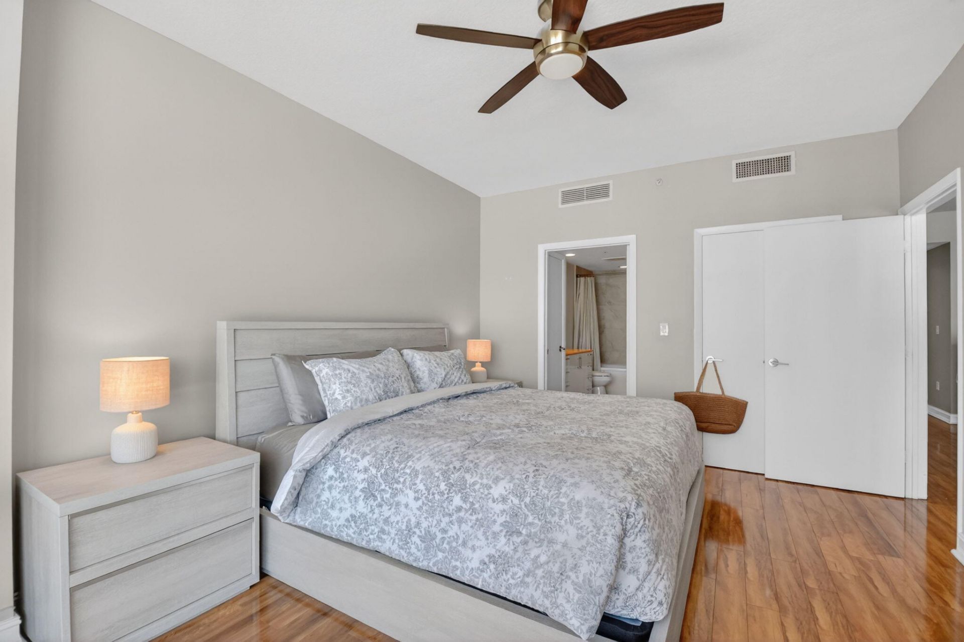 550 Okeechobee Boulevard, Unit 821, West Palm Beach, FL 33401 Photo