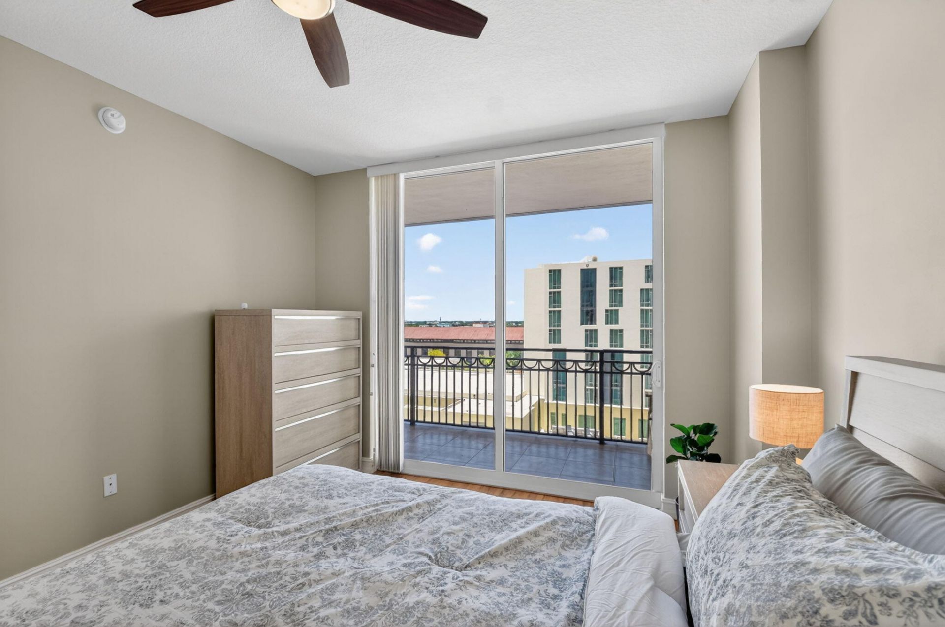 550 Okeechobee Boulevard, Unit 821, West Palm Beach, FL 33401 Photo