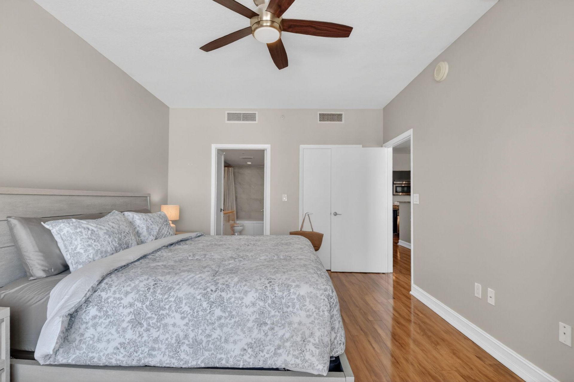 550 Okeechobee Boulevard, Unit 821, West Palm Beach, FL 33401 Photo