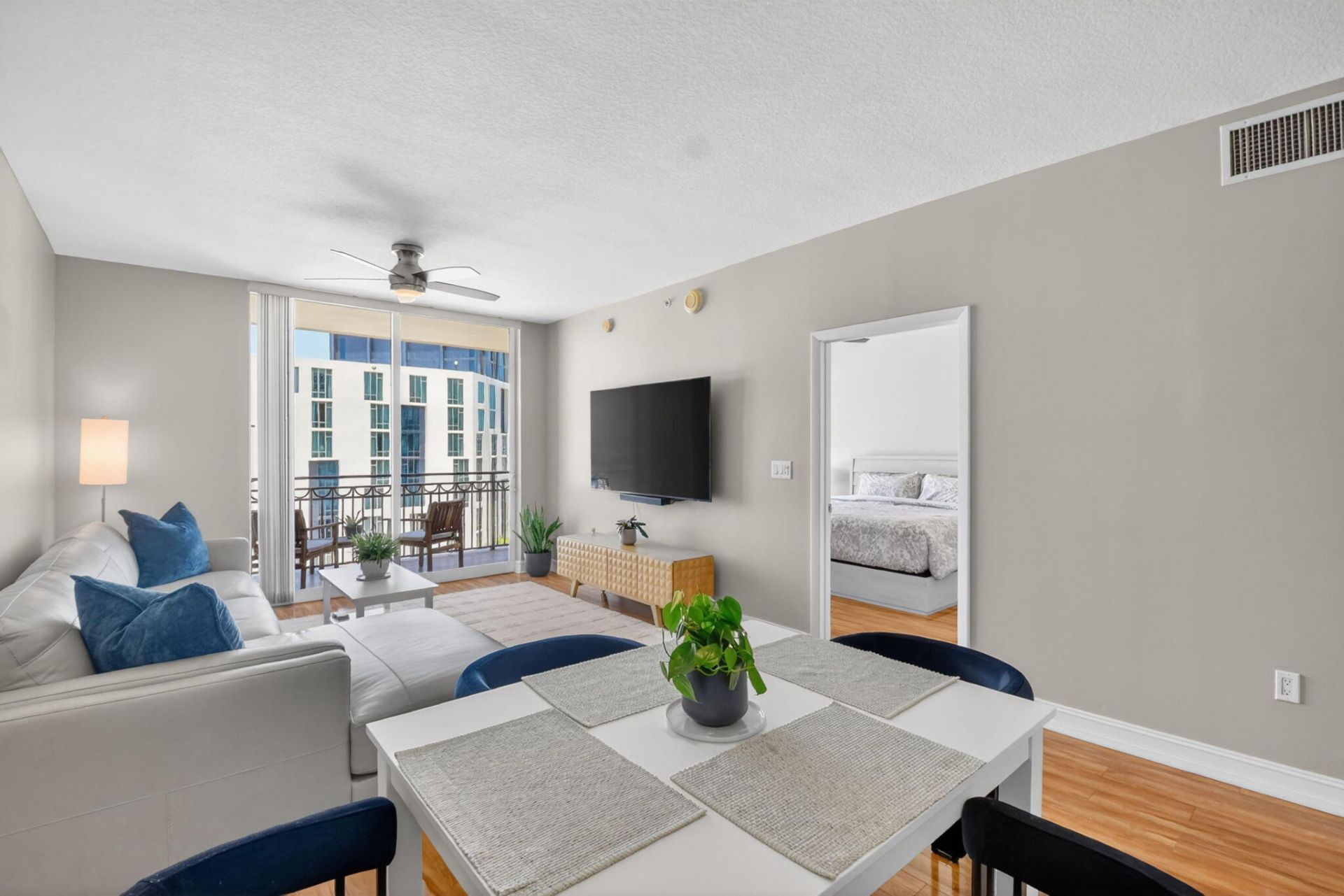 550 Okeechobee Boulevard, Unit 821, West Palm Beach, FL 33401 Photo