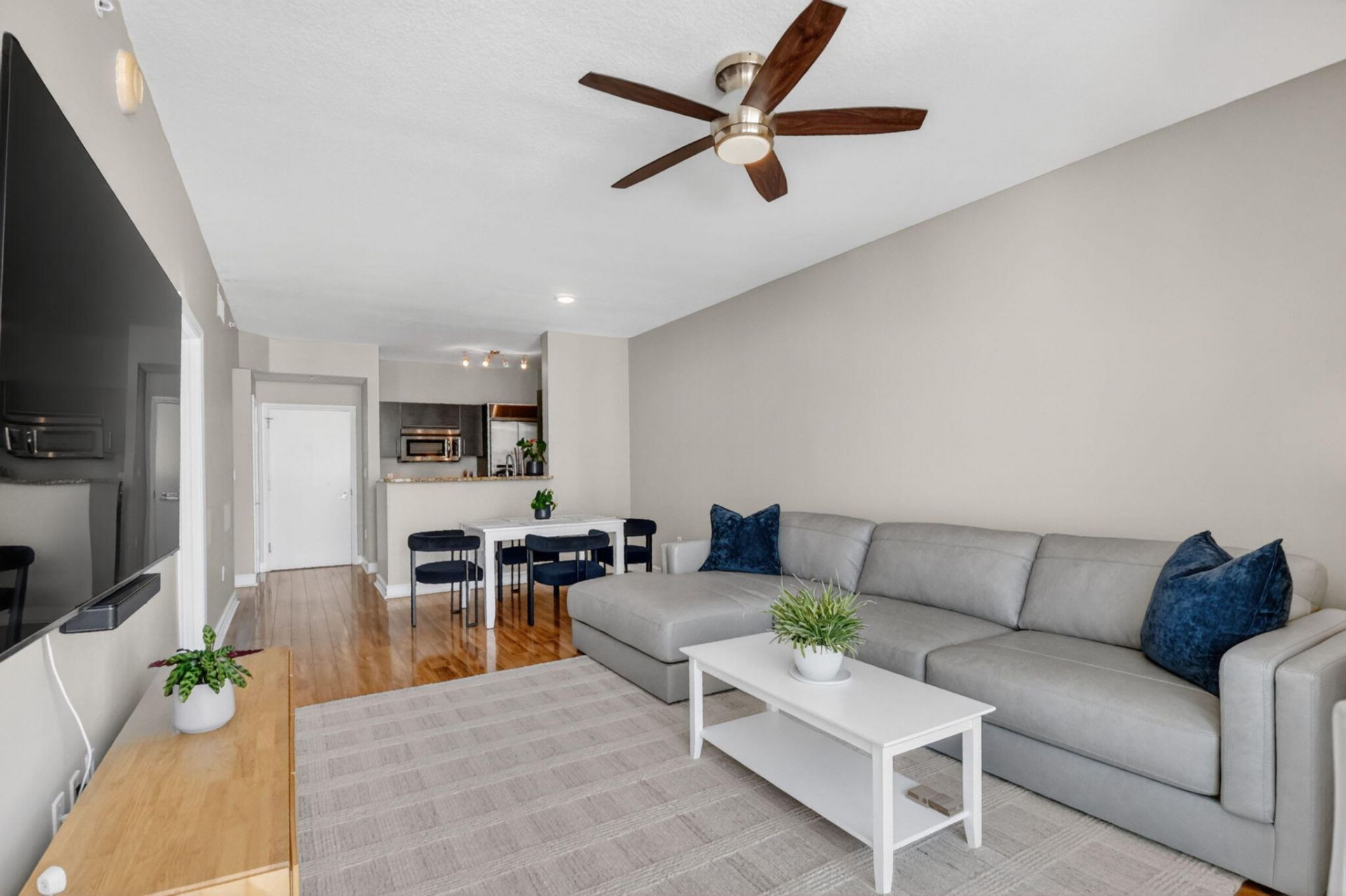 550 Okeechobee Boulevard, Unit 821, West Palm Beach, FL 33401 Photo