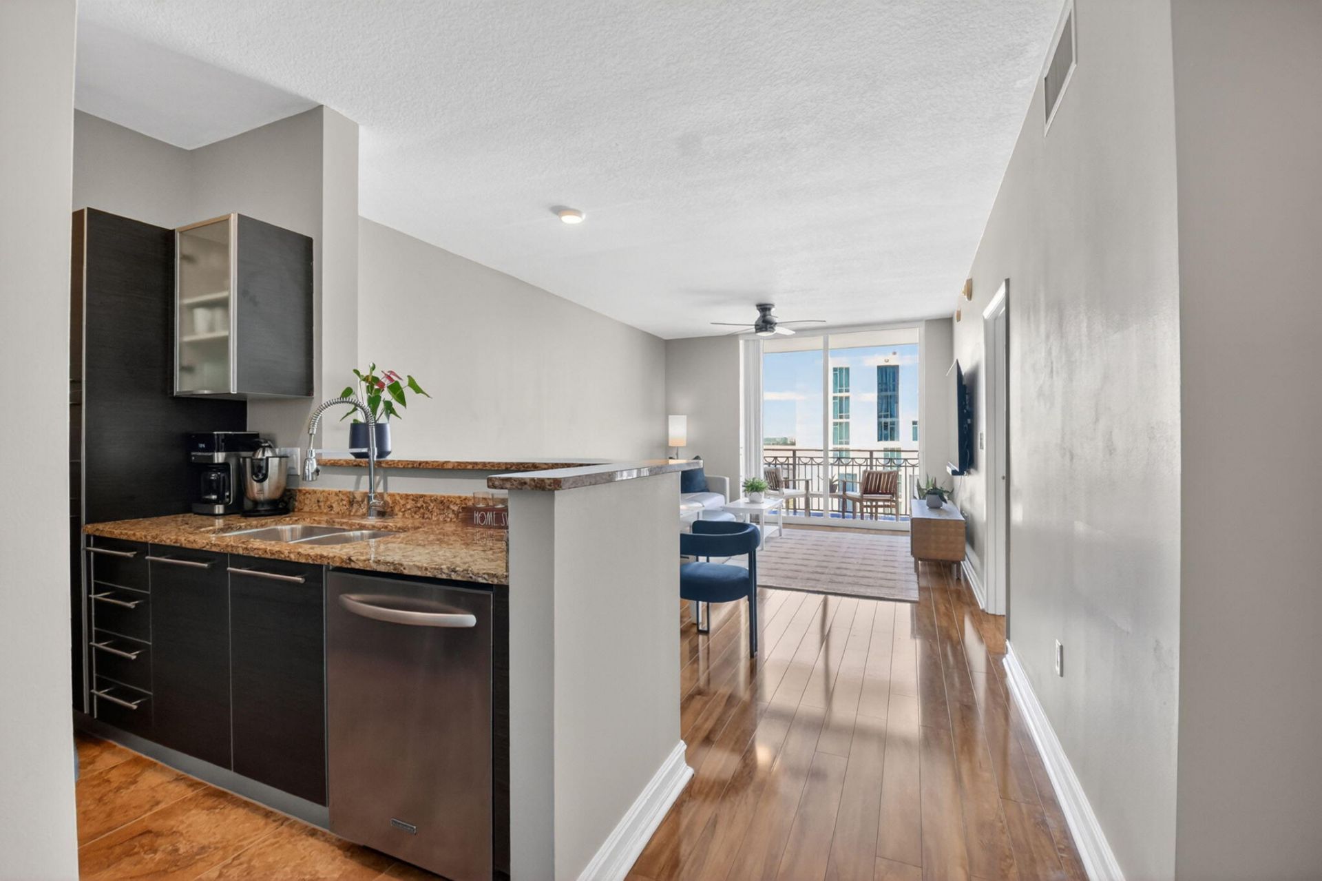 550 Okeechobee Boulevard, Unit 821, West Palm Beach, FL 33401 Photo