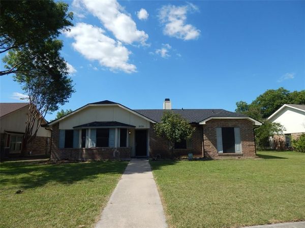 506 Redwood Drive, Grand Prairie, TX 75052