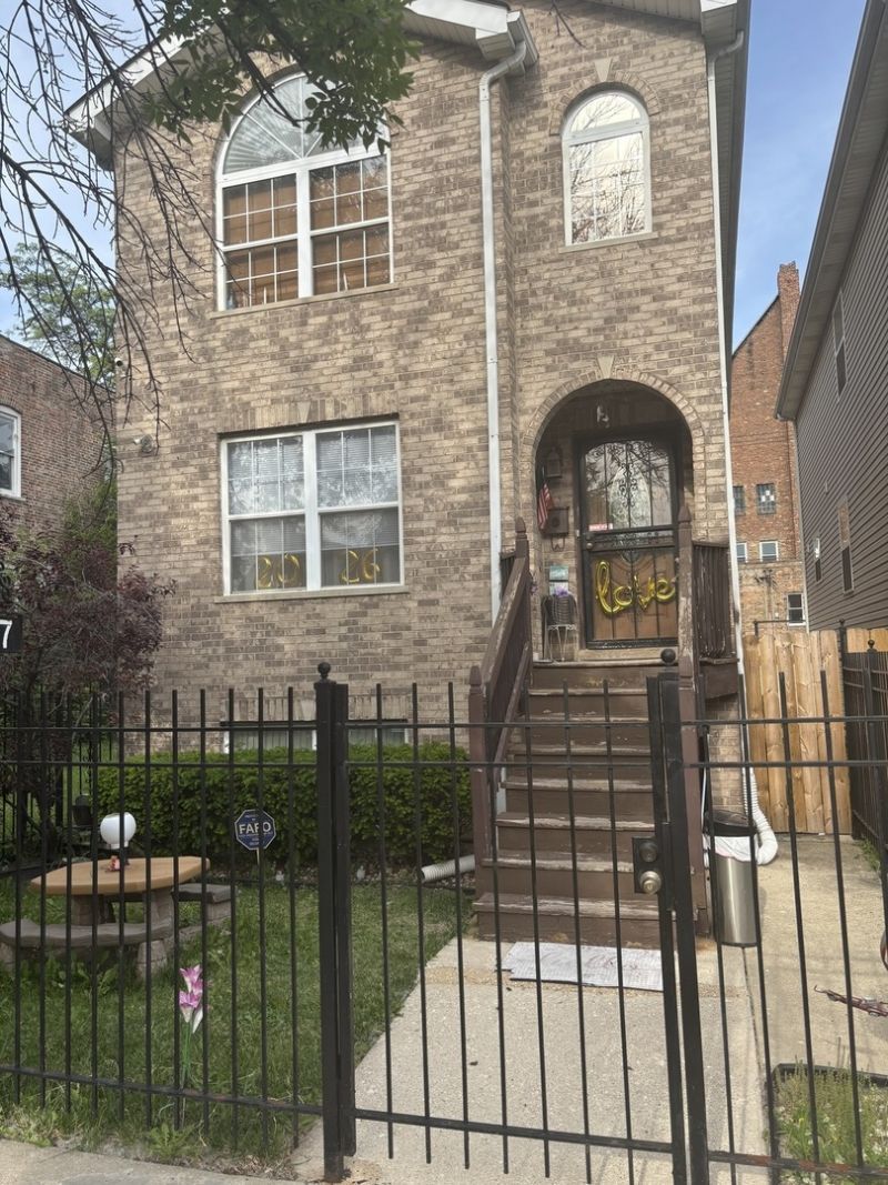 147 S Whipple Street , Chicago, IL 60612