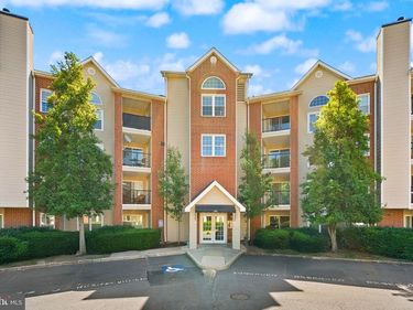 3313 WYNDHAM CIRCLE, Unit 3209, ALEXANDRIA, VA 22302