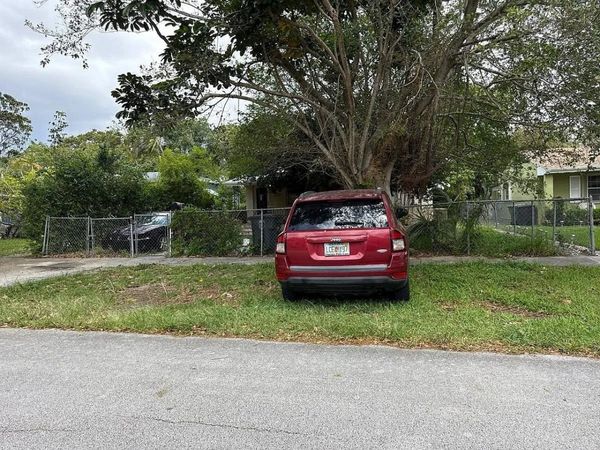 1137 NW 121st Street , Other Florida, FL 33168