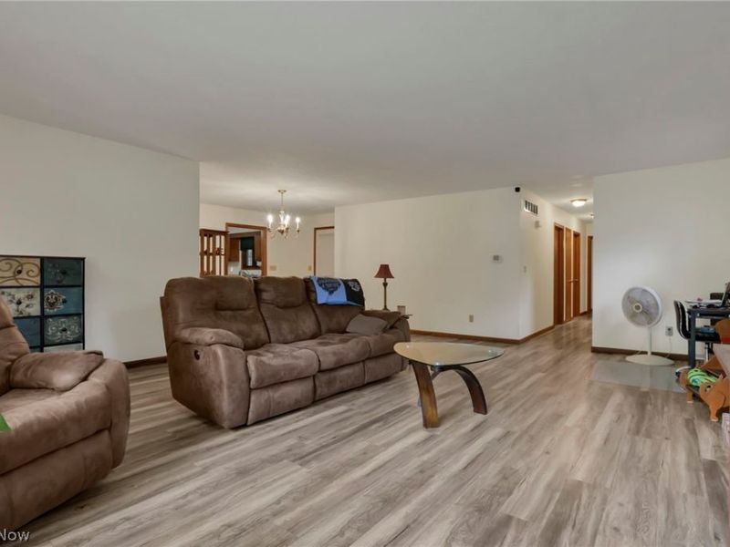 1616 Quail Hollow Drive, Cambridge, OH 43725 Photo 8