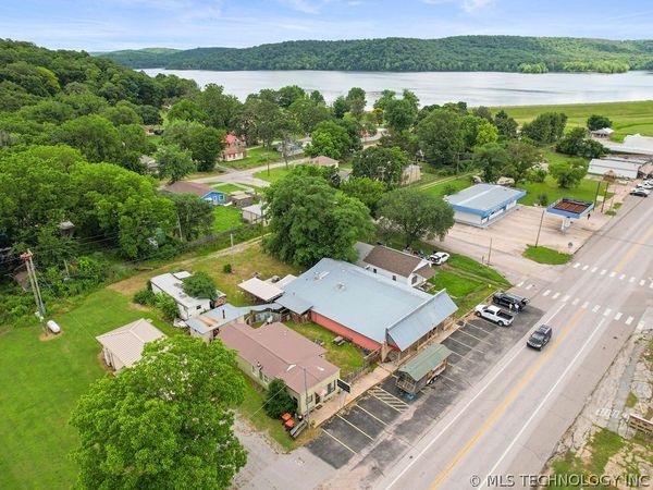 105 N Main , Spavinaw, OK 74366