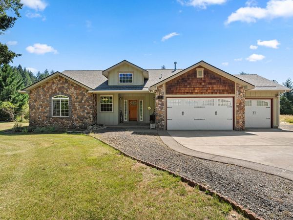 523 E Forks Circle, Cave Junction, OR 97523