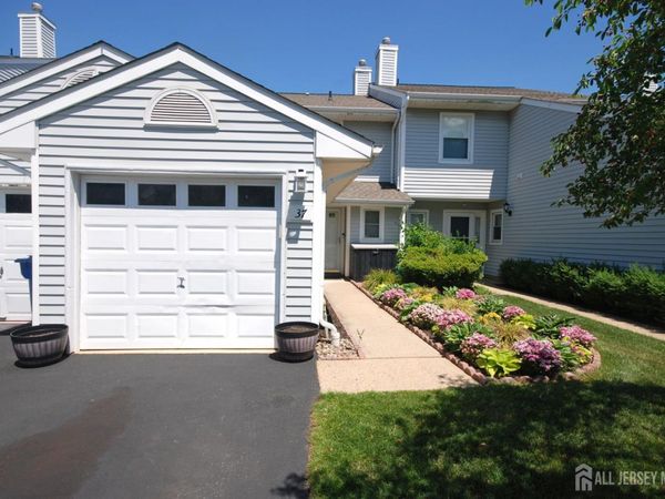 37 Upperbrook Court , Parlin, NJ 08859