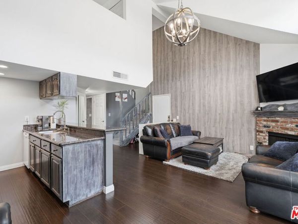 15946 Vanowen Street, Unit 209, Van Nuys, CA 91406