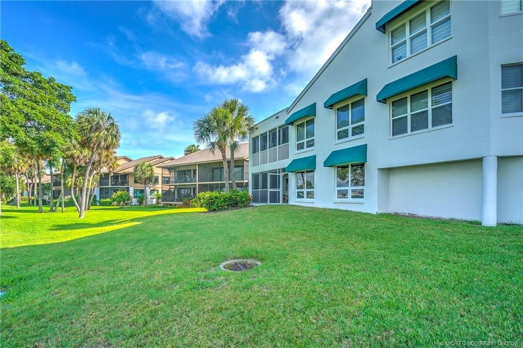 184 NE Edgewater Drive, Unit 1001, Stuart, FL 34996 Photo