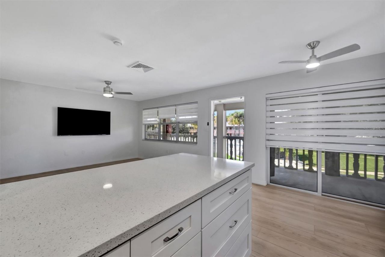 650 Pinellas Point Drive S, Unit 216, Saint Petersburg, FL 33705 Photo