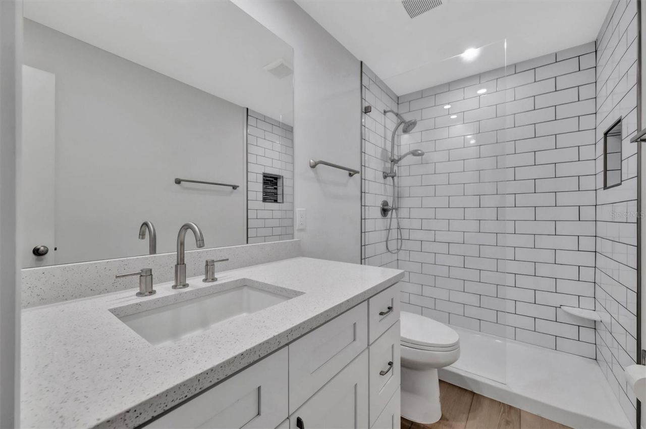 650 Pinellas Point Drive S, Unit 216, Saint Petersburg, FL 33705 Photo