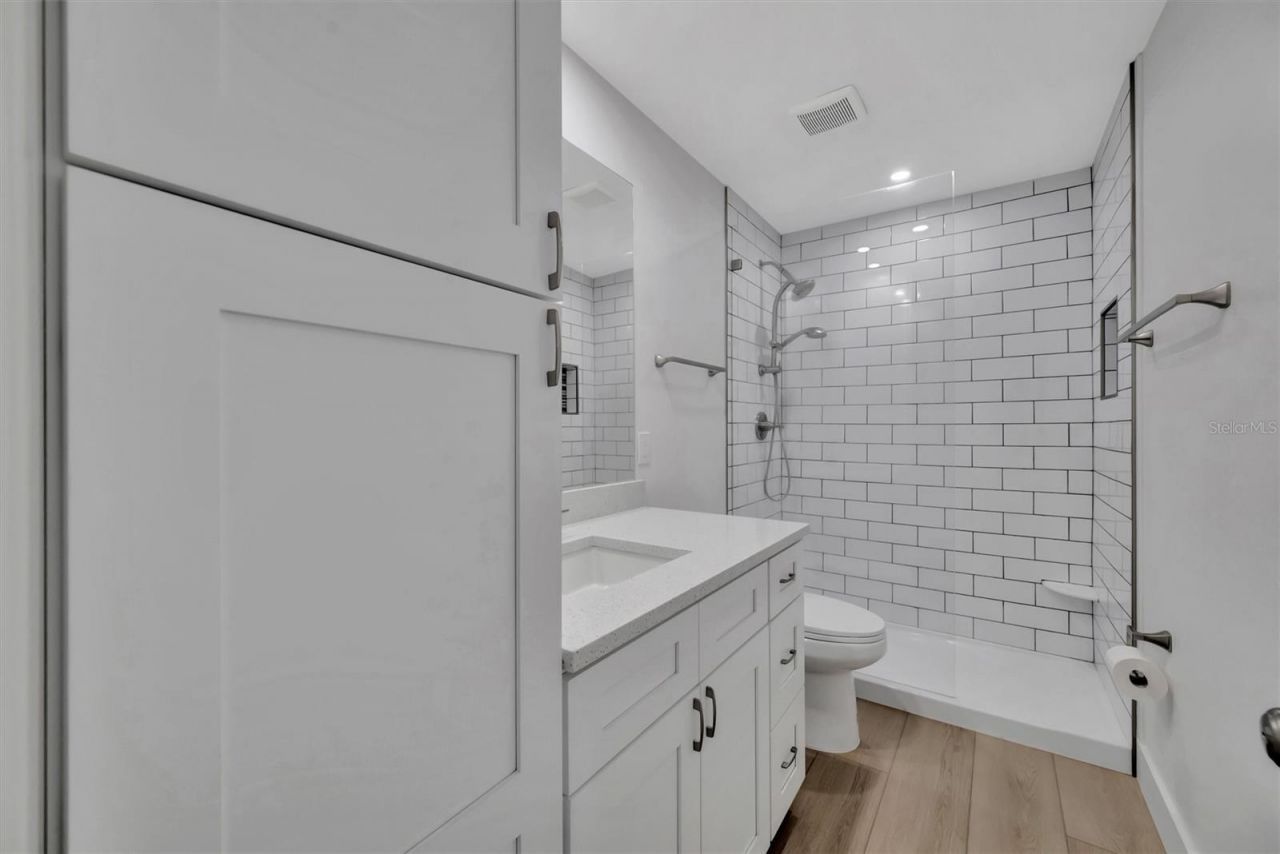 650 Pinellas Point Drive S, Unit 216, Saint Petersburg, FL 33705 Photo