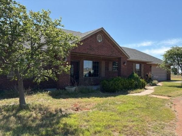 10748 N 1990 Road, Elk City, OK 73644