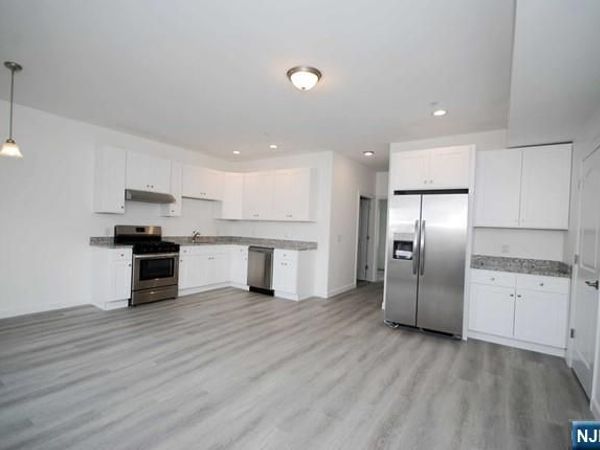 754 Paterson Avenue 1, EAST RUTHERFORD, NJ 07073