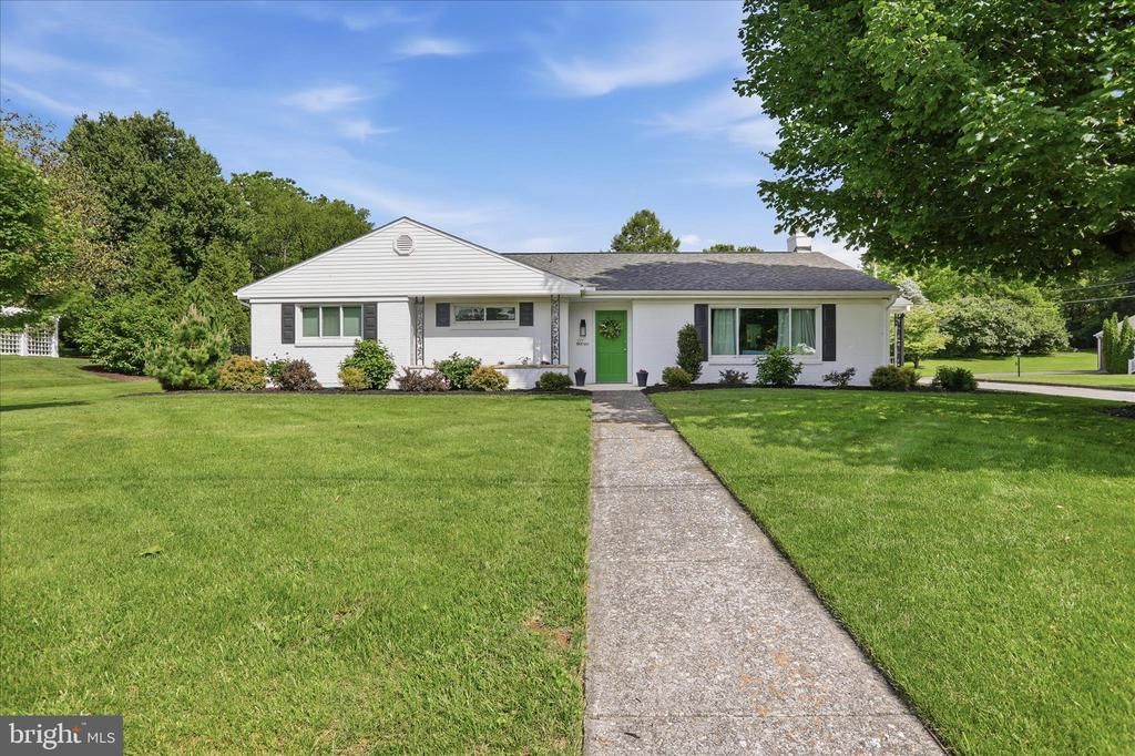 277 APPLE DRIVE , GREENCASTLE, PA 17225
