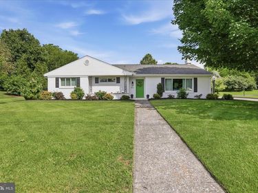277 APPLE DRIVE, GREENCASTLE, PA 17225