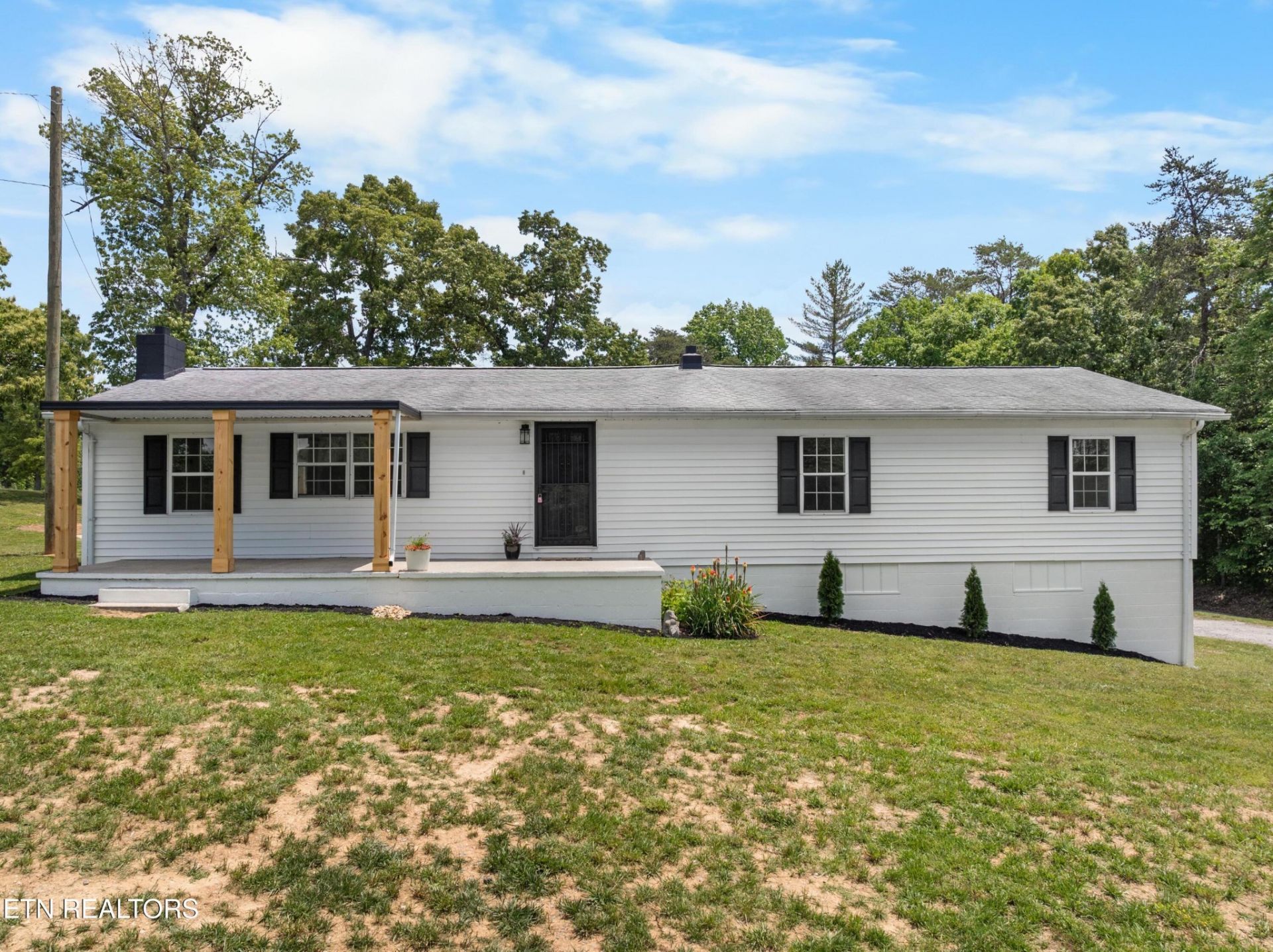 636 W Marine Rd , Knoxville, TN 37920 Main Photo