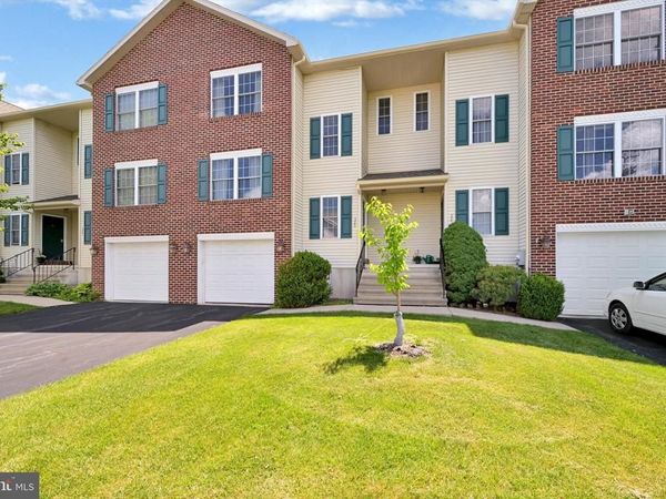 526 LANTERN GREEN WAY, ORWIGSBURG, PA 17961