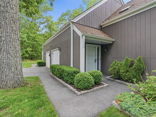 2 Timberland Pass , Chappaqua, NY 10514