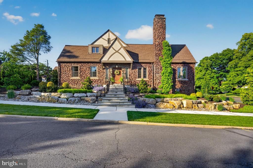 675 EDGEBORO BOULEVARD , BETHLEHEM, PA 18017