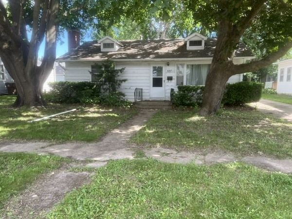 807 E Illinois Street, Freeport, IL 61032