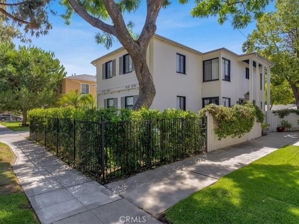 4132 W Toluca Lake Ave, Burbank, CA 91505