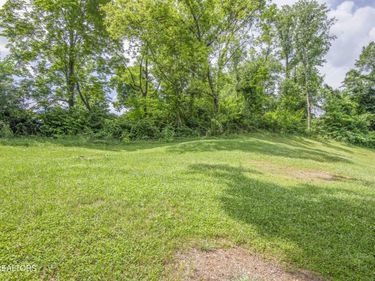 Westbury Drive, Clinton, TN 37716