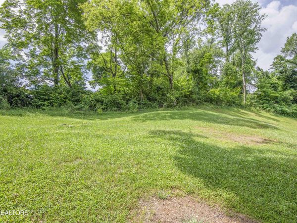 Westbury Drive, Clinton, TN 37716