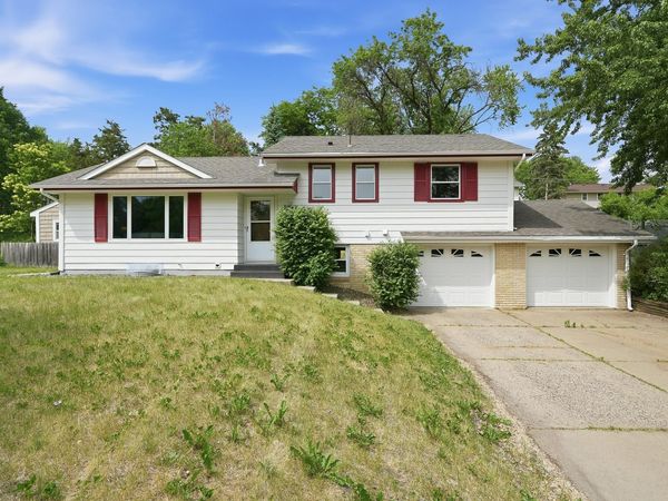 7944 Hillside Trail S, Cottage Grove, MN 55016