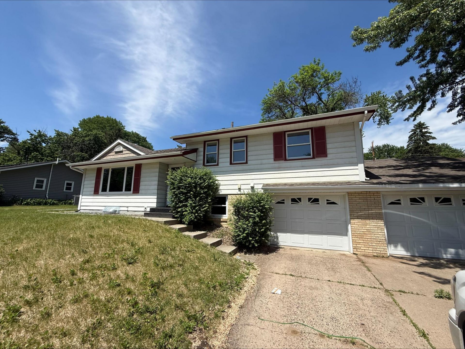 7944 Hillside Trail S, Cottage Grove, MN 55016