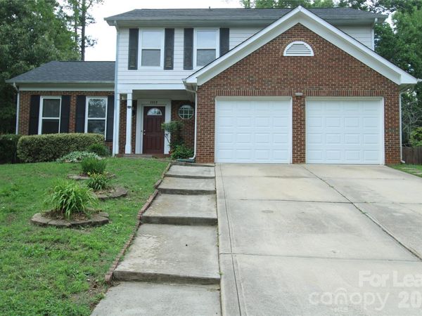 1513 Pine Mountain Road , Charlotte, NC 28214