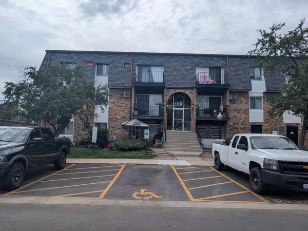 16B E DUNDEE QUARTER Street, Unit 102, Palatine, IL 60074