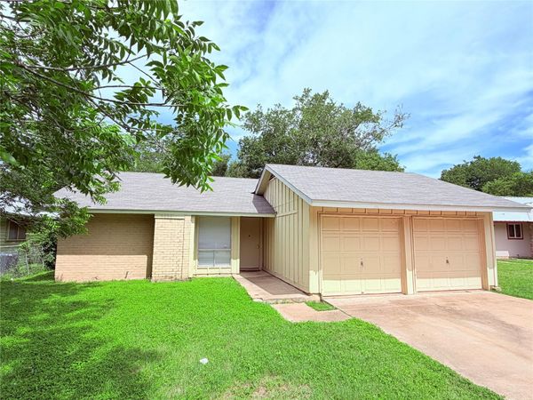 5206 Village TRL , Austin, TX 78744