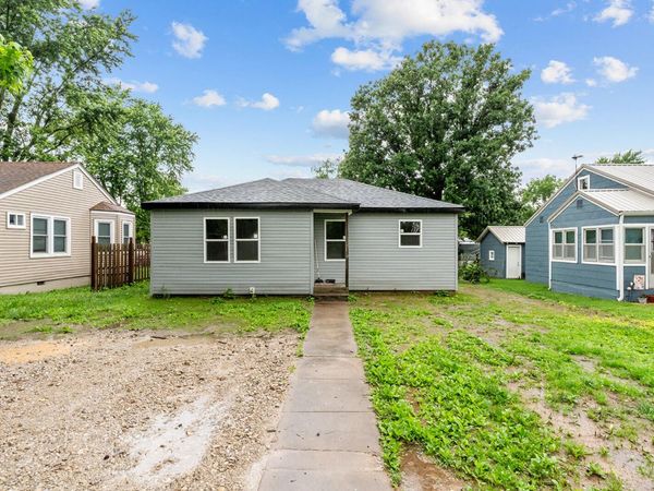 1003 S Rinker Avenue , Aurora, MO 65605