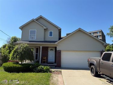 42575 Walnut Street, Clinton Twp, MI 48036