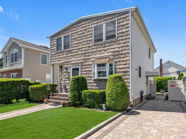 206 Arlington Street, Mineola, NY 11501