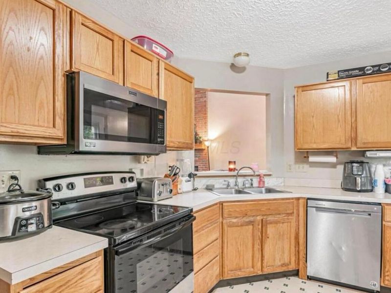 3150 Berkley Pointe Drive , Columbus, OH 43230 Photo 8