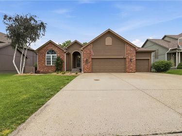 9908 N Lewis Avenue, Kansas City, MO 64157