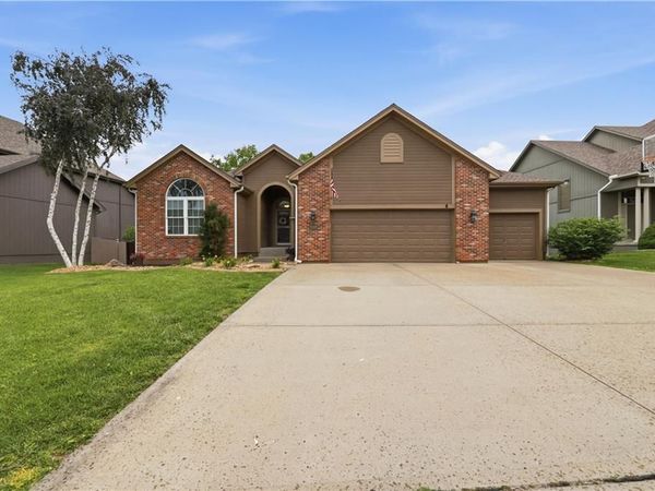 9908 N Lewis Avenue, Kansas City, MO 64157