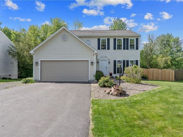 49 Chaucer Circle , Baldwinsville, NY 13027