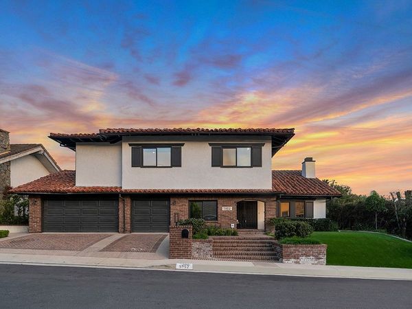 5952 Woodland View Drive, Woodland Hills, CA 91367